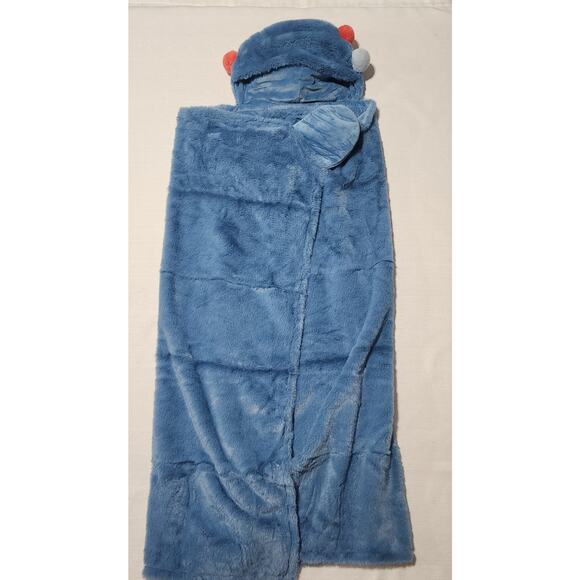 pillowfort  pom hooded blanket. - Picture 1 of 10